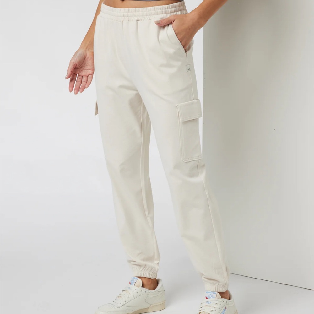 Vuori Women's Cream Boyfriend Sweatpants